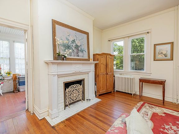 4th image of 306 E 5th Ave