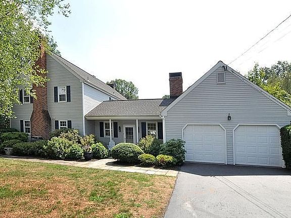 Exterior Side Breezeway Entry