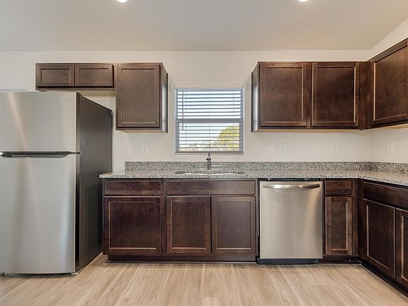 3rd image of 634 NE Juanita Pl