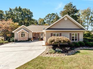 208 Kanoonoo Cir, Loudon, TN 37774