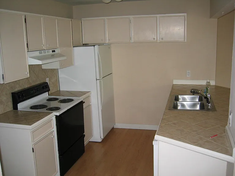 1895 Alpine Ave #B12 — Photo 8