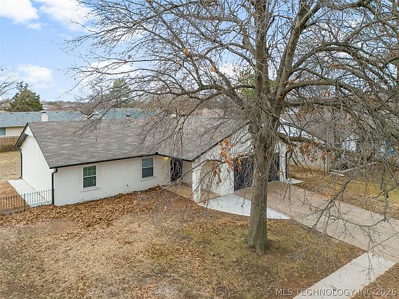 4th image of 417 W Birmingham St