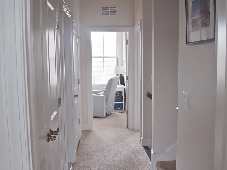 Second floor hallway (to other bedrooms)