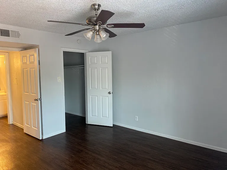 Marbach Manor Apartments — Photo 6