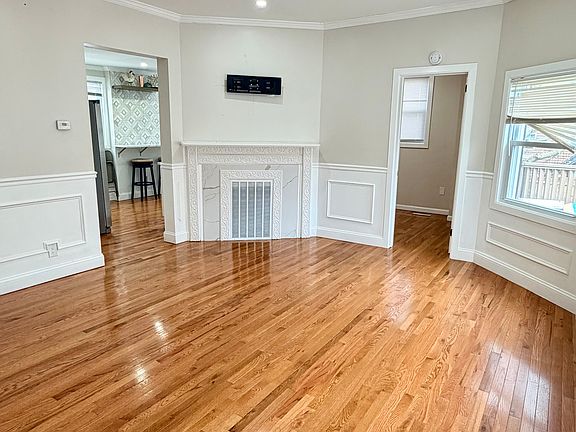 2nd image of 153 Chester St Floor 1