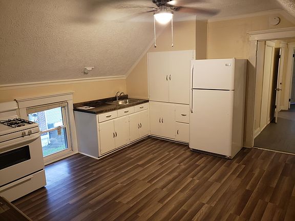 4th image of 3120 Bank St #B