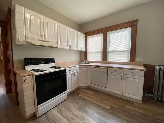 3rd image of 3322 W 41st St