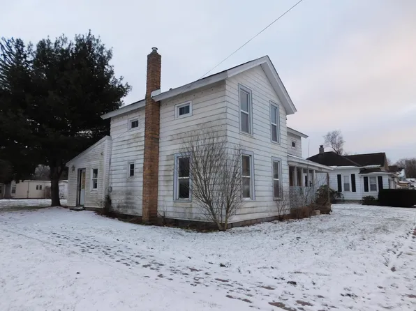 902 S Main St, Three Rivers, MI 49093