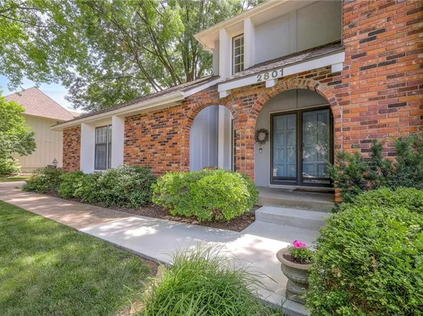 2801 W 121st St, Leawood, KS 66209