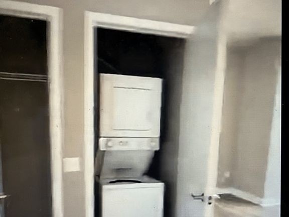 4th image of 11 W Grand Ave