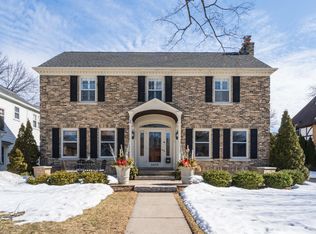 4460 N Farwell Ave, Shorewood, WI 53211