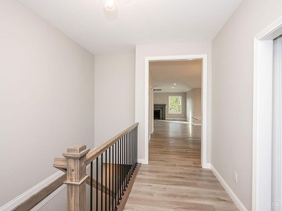 3rd image of 1319 Peregrine Way