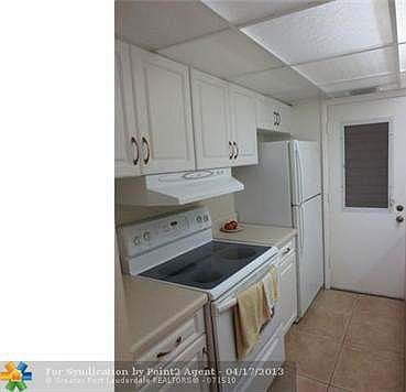 5th image of 17000 NE 14th Ave APT 101