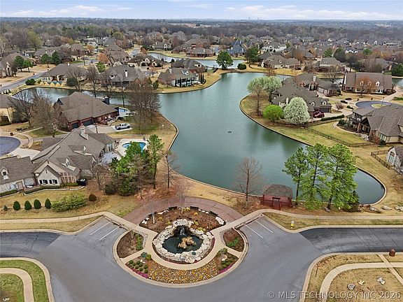 4th image of 647 E Huntsville Pl