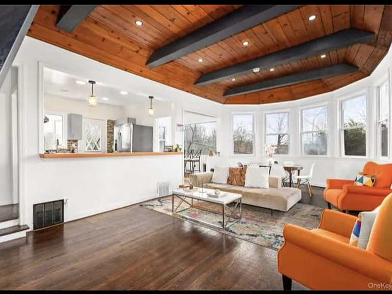 3404 Mohegan Ave — Photo 3