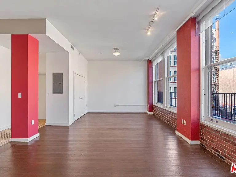 257 S Spring St #2B — Photo 4