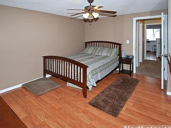 5th image of 827 Woodgate Dr