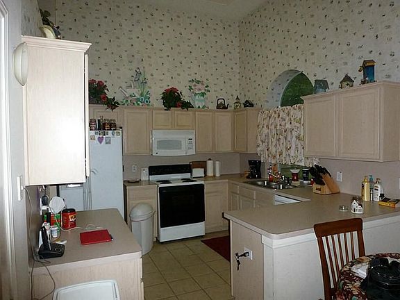 High ceiling in the kitchen.