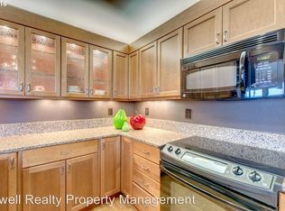 135 N Hayden Bay Dr, Portland, OR 97217