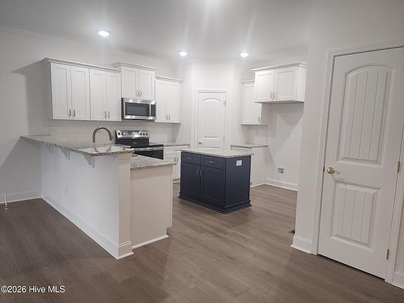 3rd image of 30 Sunrise Court