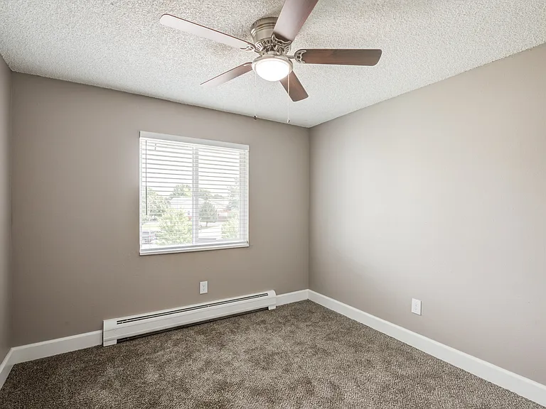Bedroom w/ Ceiling Fan