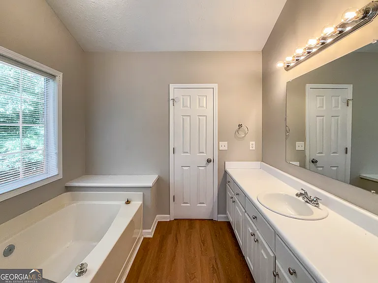 2025 Old Concord Dr SE — Photo 12