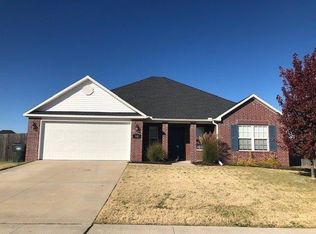 540 Saddlehorn Dr, Bentonville, AR 72719