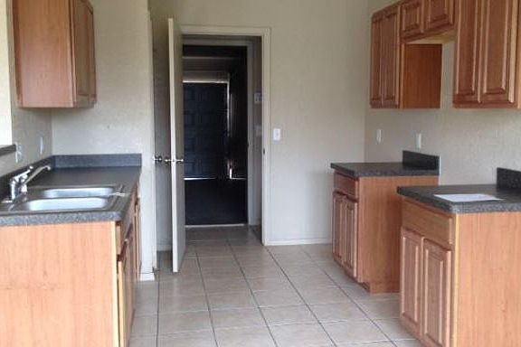 3rd image of 421 Eagle Creek Way