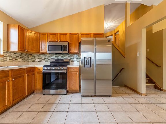 4th image of 3314 Willow Ln