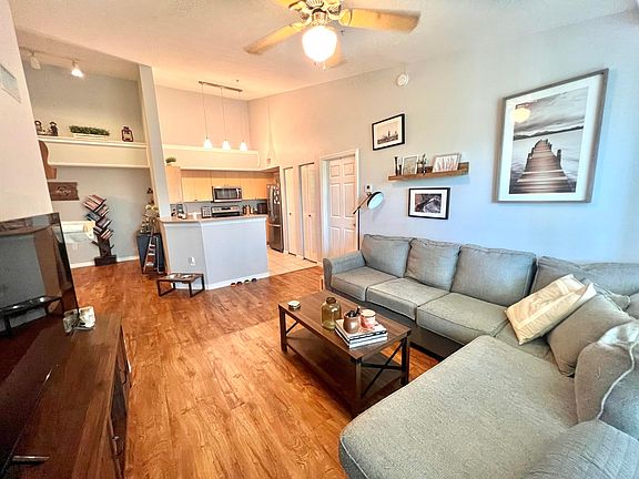 4th image of 419 Villa Circle