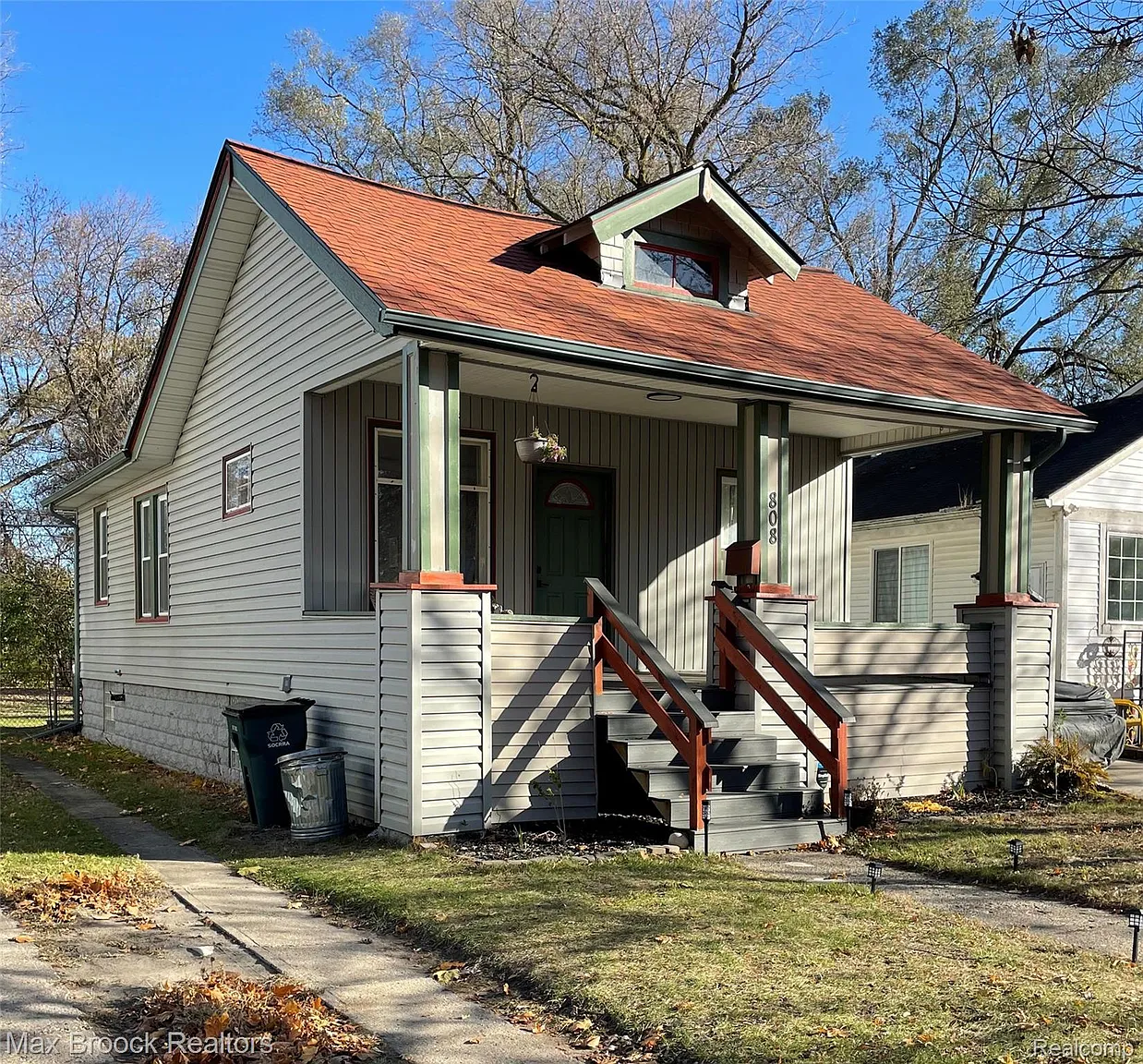 808 Laprairie St photo 1