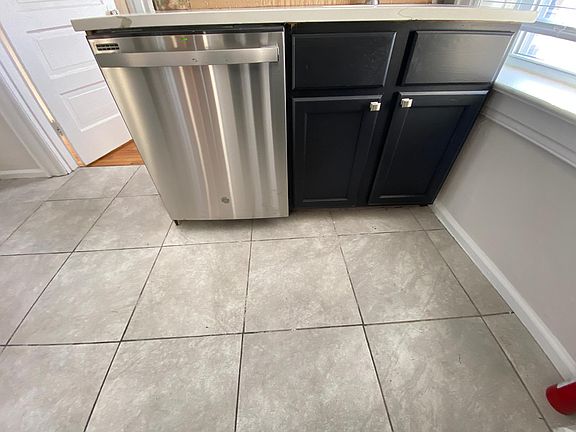 5th image of 1124 Graham St #26