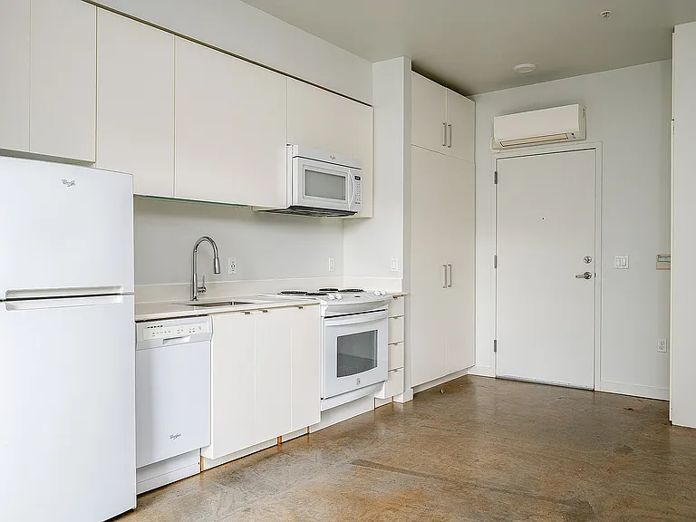 Kitchen/Entryway