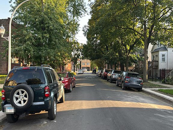 4th image of 7831 S Burnham Ave