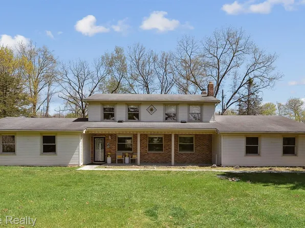 2050 Rowe Rd, Milford, MI 48380