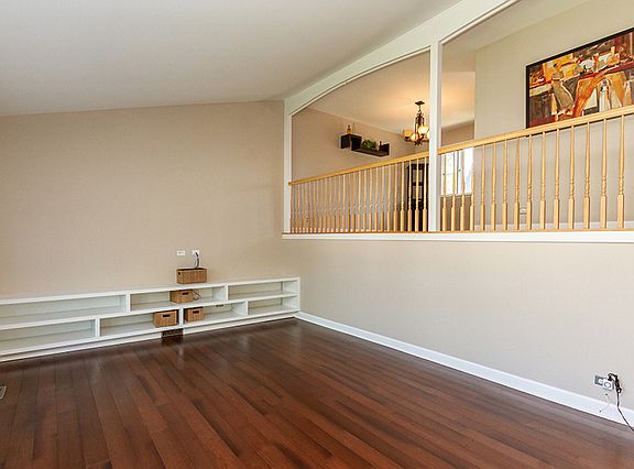 4th image of 327 Hazel Dr