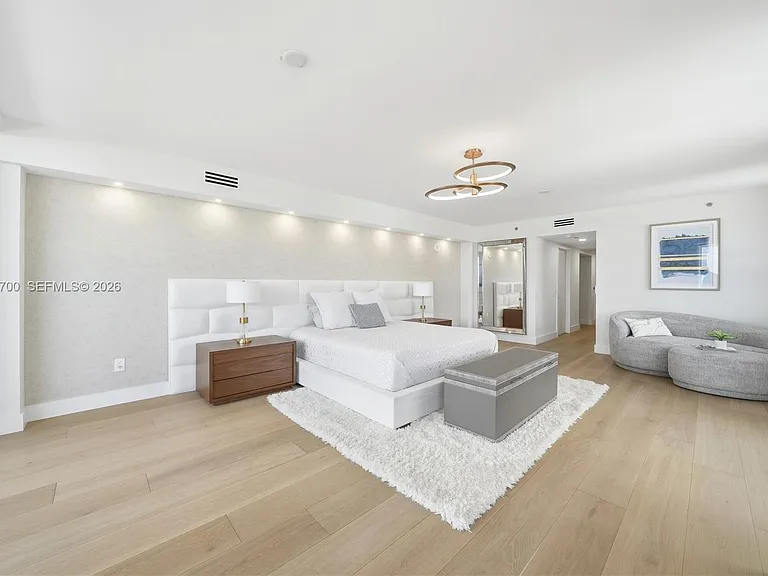 5801 Collins Ave #700 — Photo 11