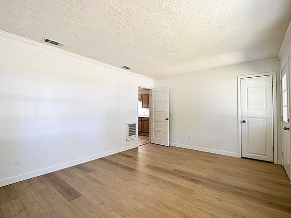 3rd image of 2307 Evergreen Dr