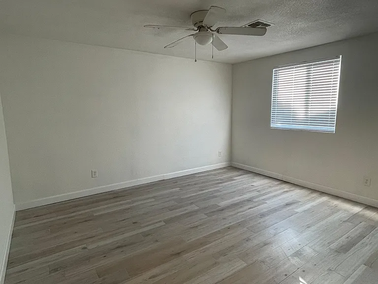 824 W Laird St — Photo 15
