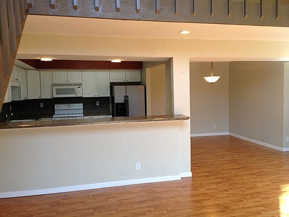 Kitchen & Dining