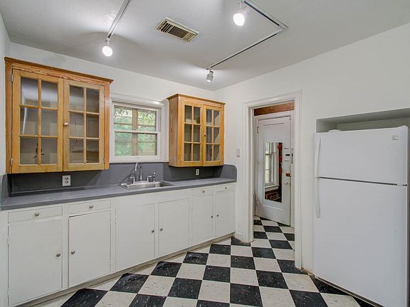 5th image of 1428 Wentworth St Unit 1