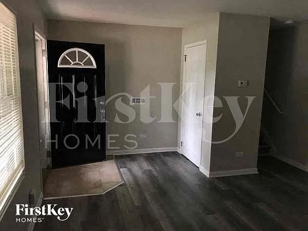4200 Arlington Dr — Photo 3
