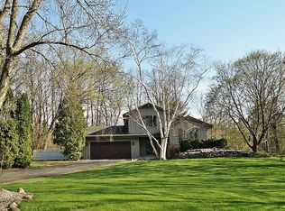 S73W26385 Mount Rainier Dr, Waukesha, WI 53189