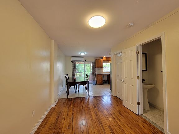 4th image of 18 Vanderbilt Ave #1