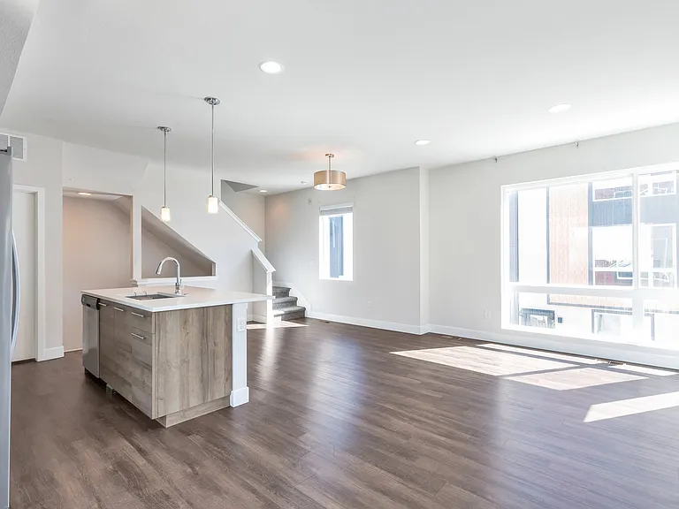 5634 W 10th Pl — Photo 2