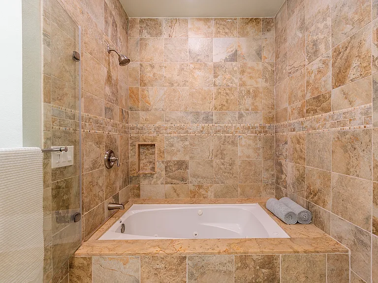 320 S Del Giorgio Rd — Photo 9