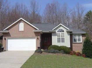829 17th Avenue Dr SE, Hickory, NC 28602