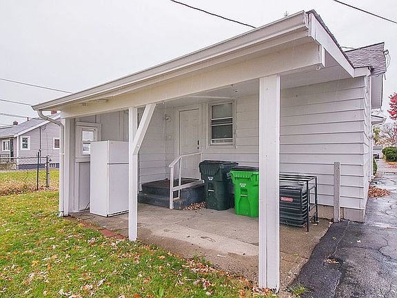 5th image of 19530 Tyronne Ave
