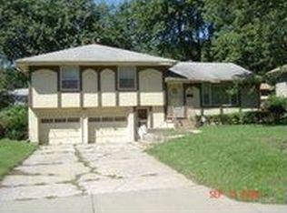 8512 Ford Ave, Raytown, MO 64138