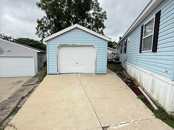 2nd image of 611 Opal Ave